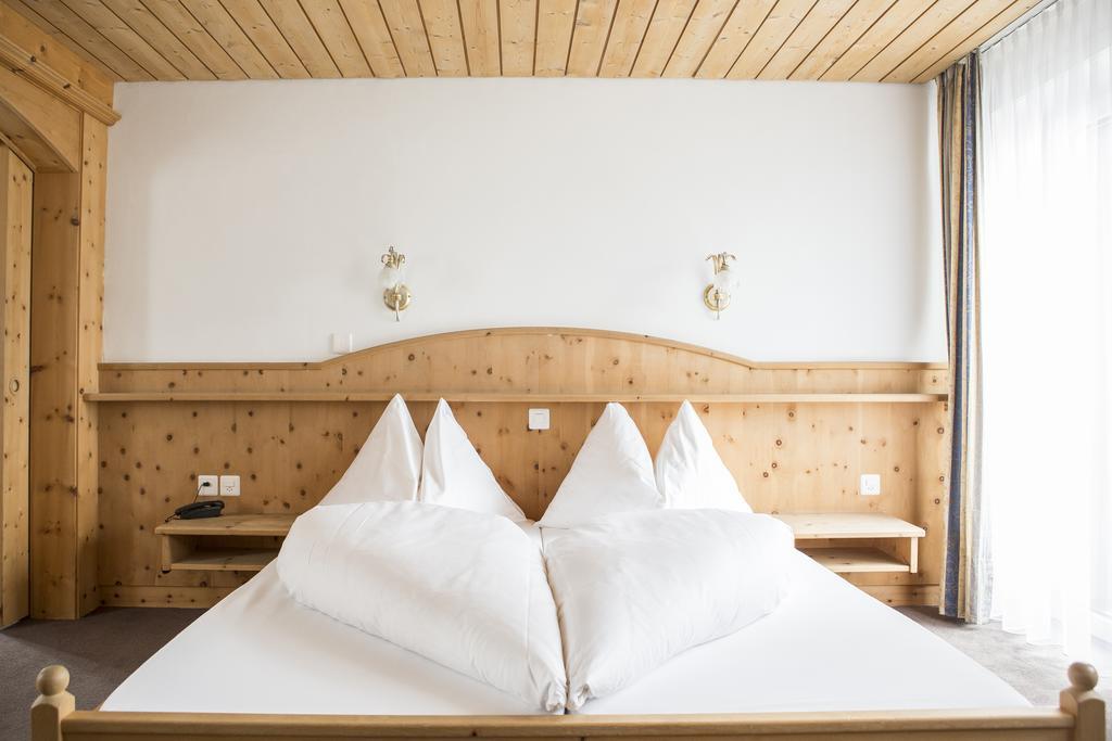Hotel Filli Scuol Extérieur photo